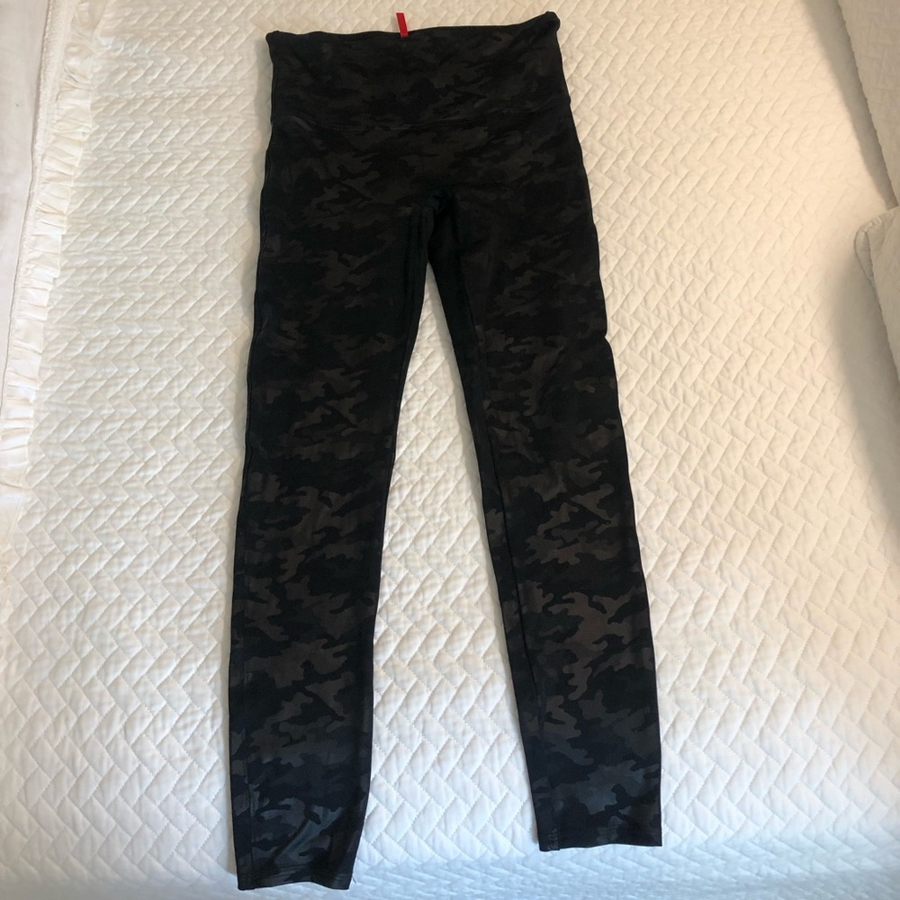 Spanx Camoflauge Faux Leather Leggings - Picture 2 of 2
